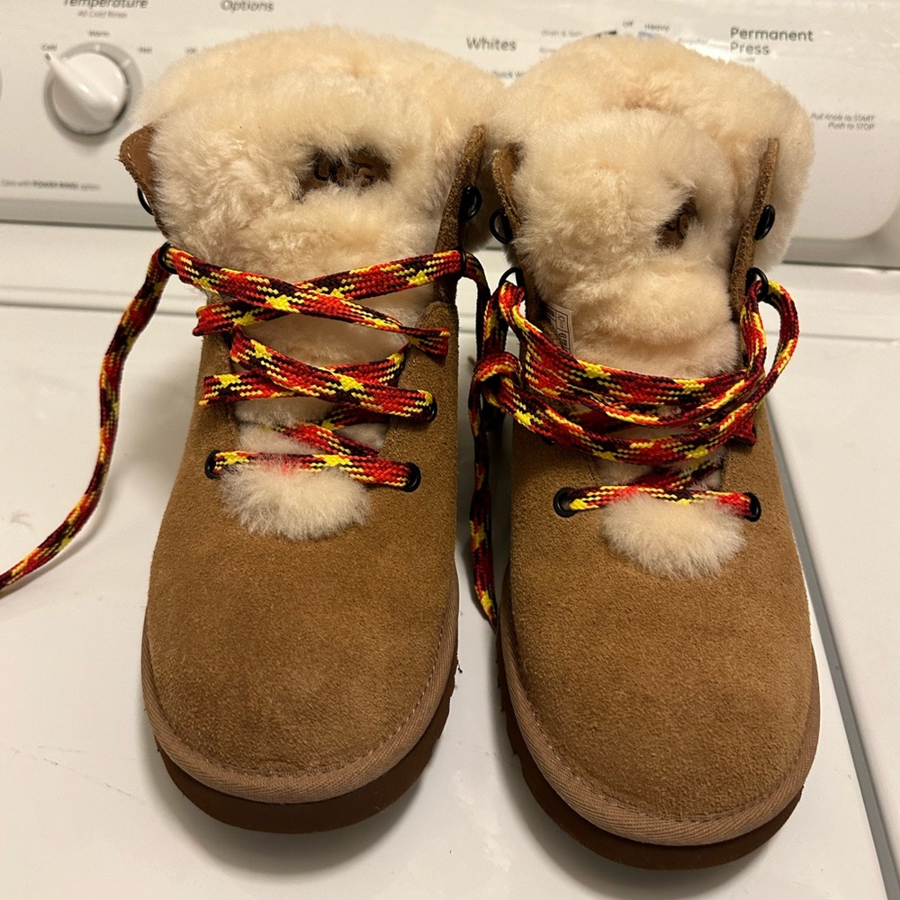 UGG Classic Laced Mini Alpine Hiker Boot size 8